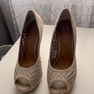 Beige shoes. Size 7.5. Used, in good condition, looks like new.